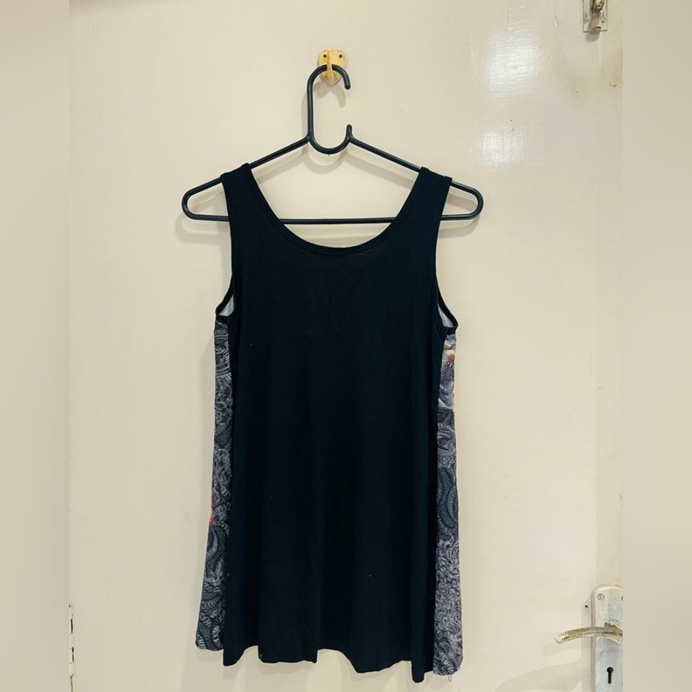 Black very beautiful top - Picture 2 of 7